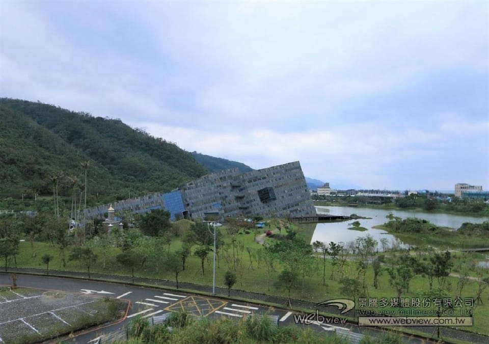 Nearby landmark, Mountain view