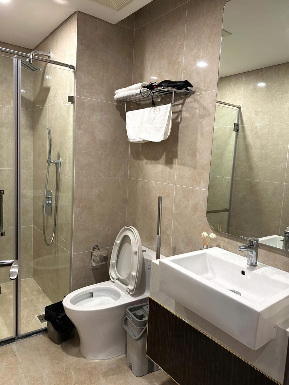 Căn hộ cao cấp Chung cư Commerce Apartment in Laos