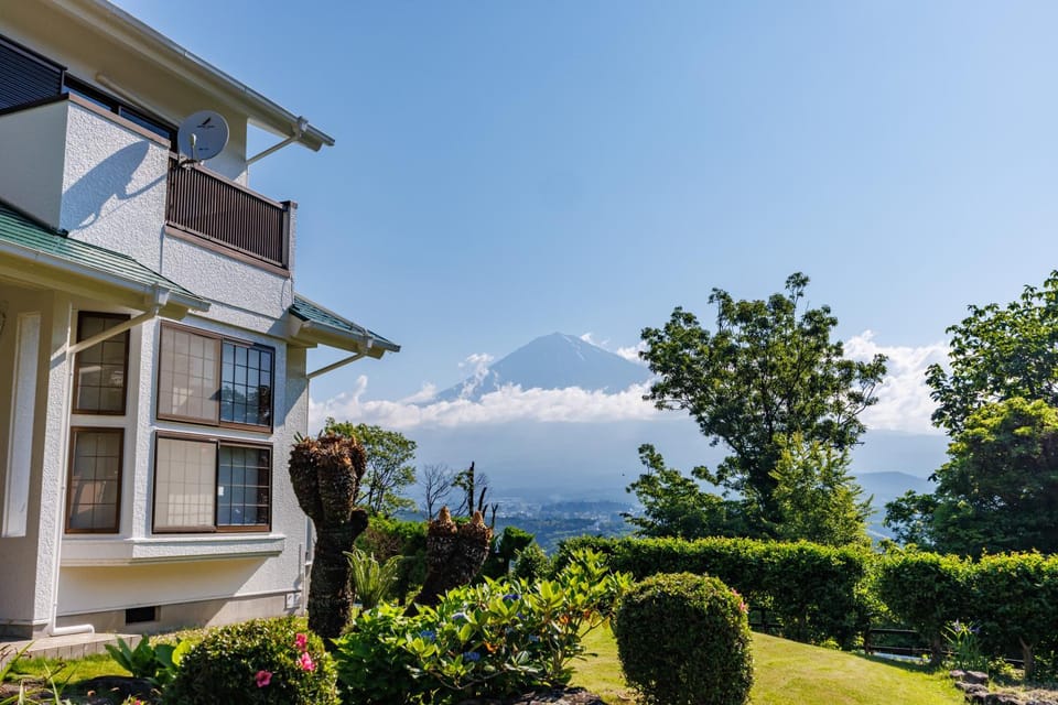 Property building, Natural landscape, Garden, Garden view, Mountain view