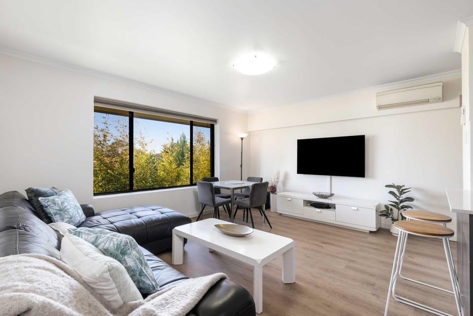 TV and multimedia, Living room, air conditioner