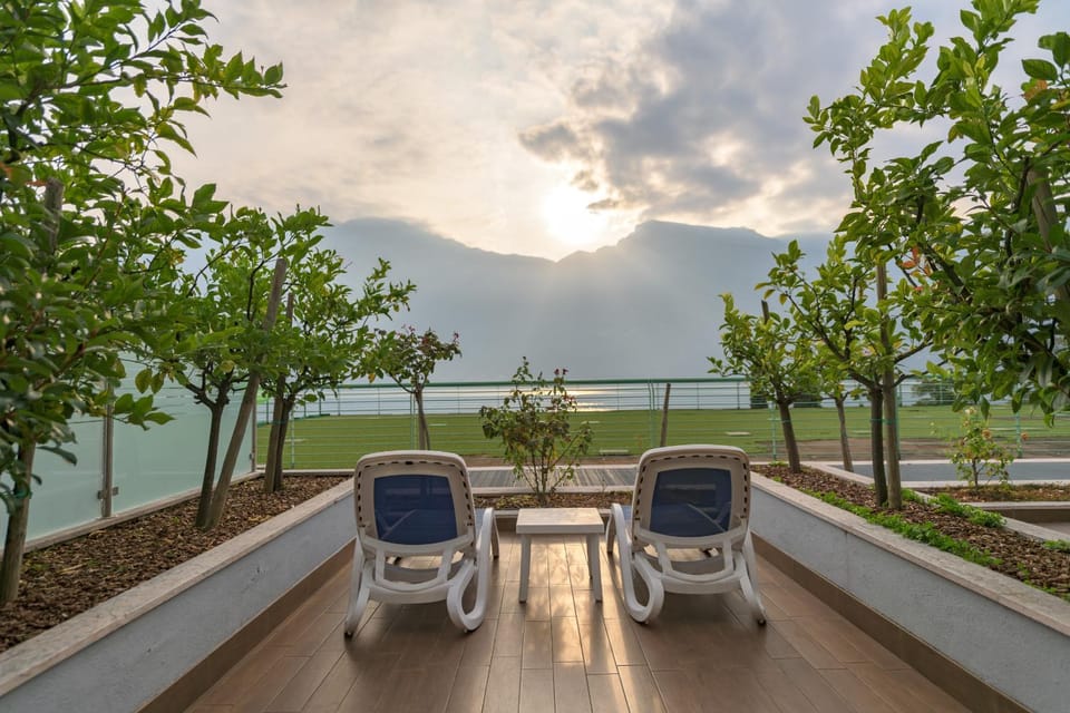 Natural landscape, View (from property/room), Balcony/Terrace, Lake view, Mountain view
