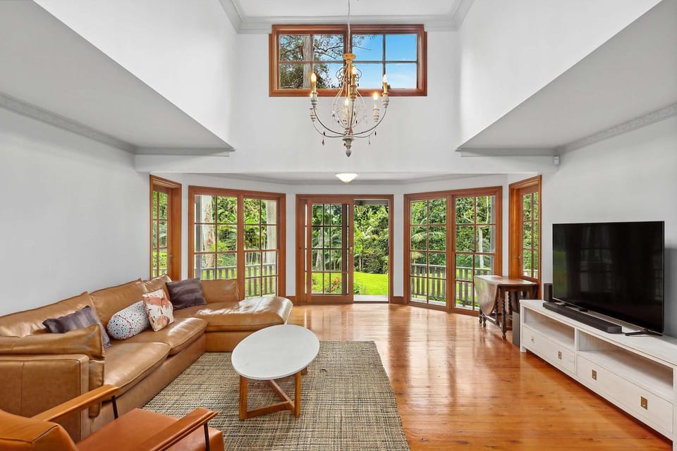 The Manor by Coast Hosting House in Wamberal
