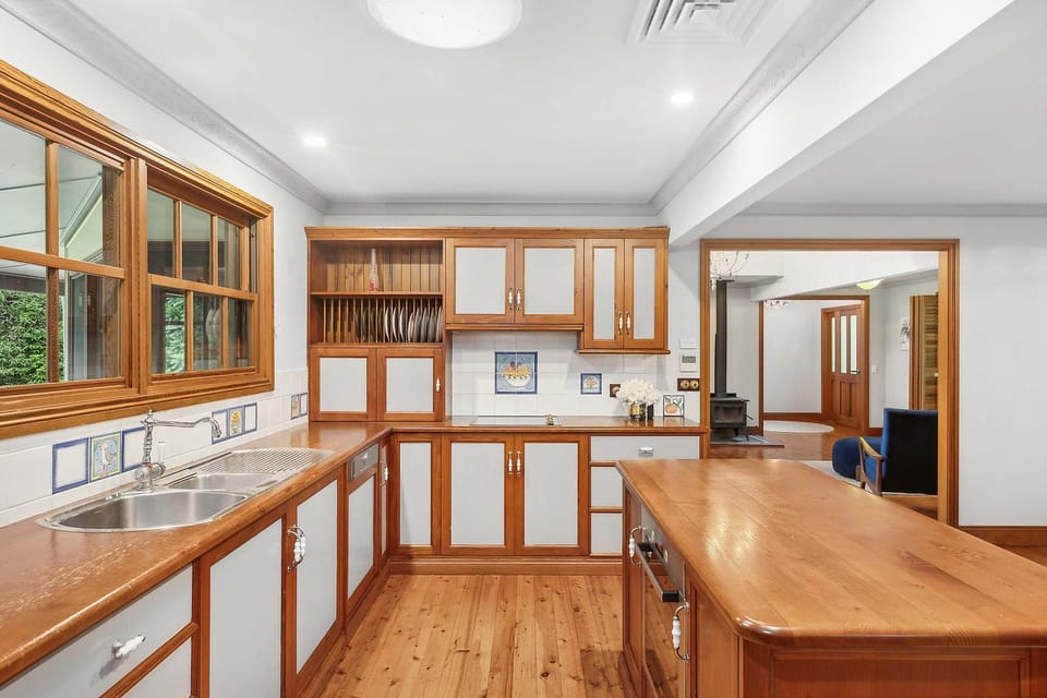 The Manor by Coast Hosting House in Wamberal
