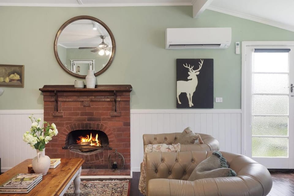 Cosy Family Farm Stay - Daily Animal Feeding House in Wamberal