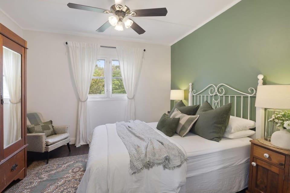 Cosy Family Farm Stay - Daily Animal Feeding House in Wamberal