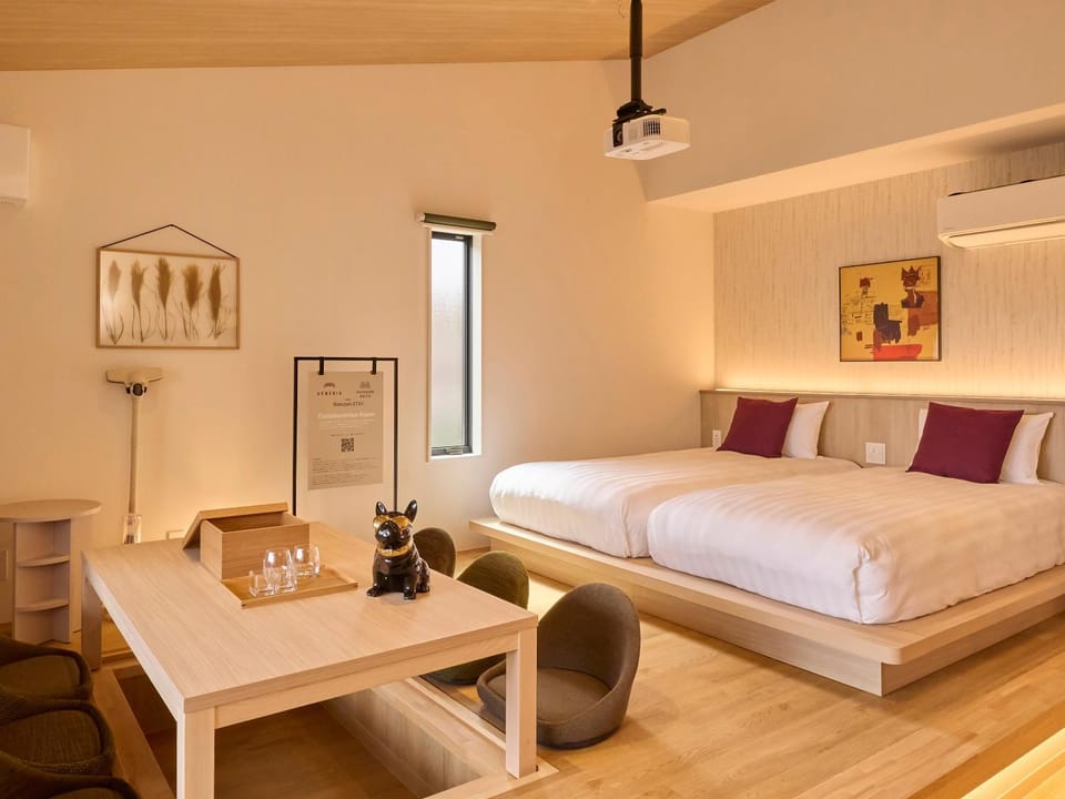 Bed, Living room, Photo of the whole room