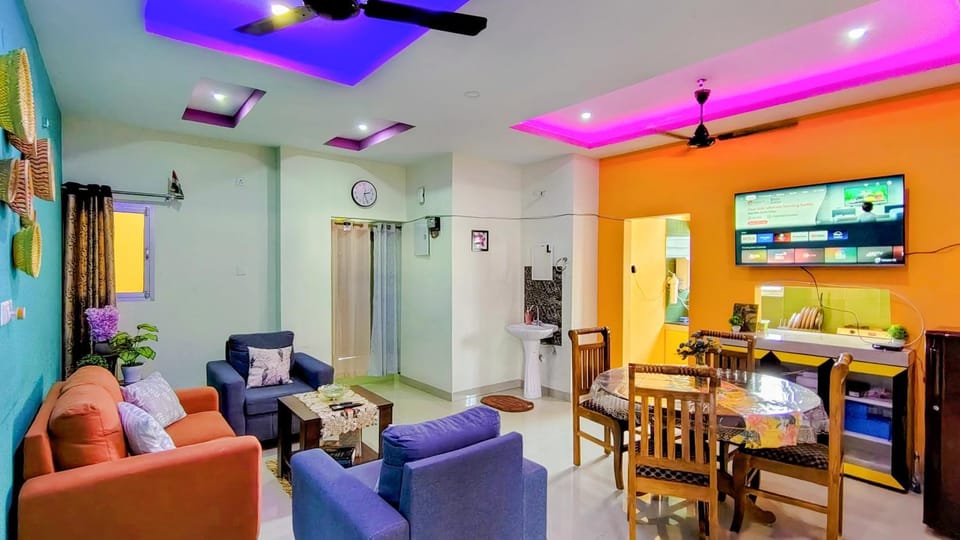TV and multimedia, Living room, Seating area, Dining area, Evening entertainment