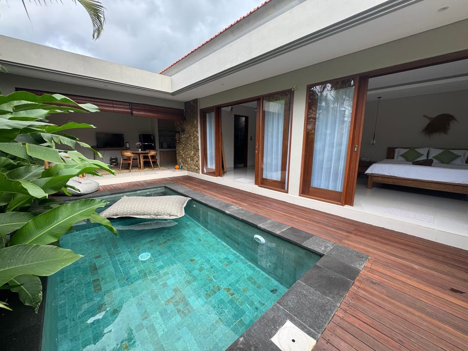 Property building, Swimming pool