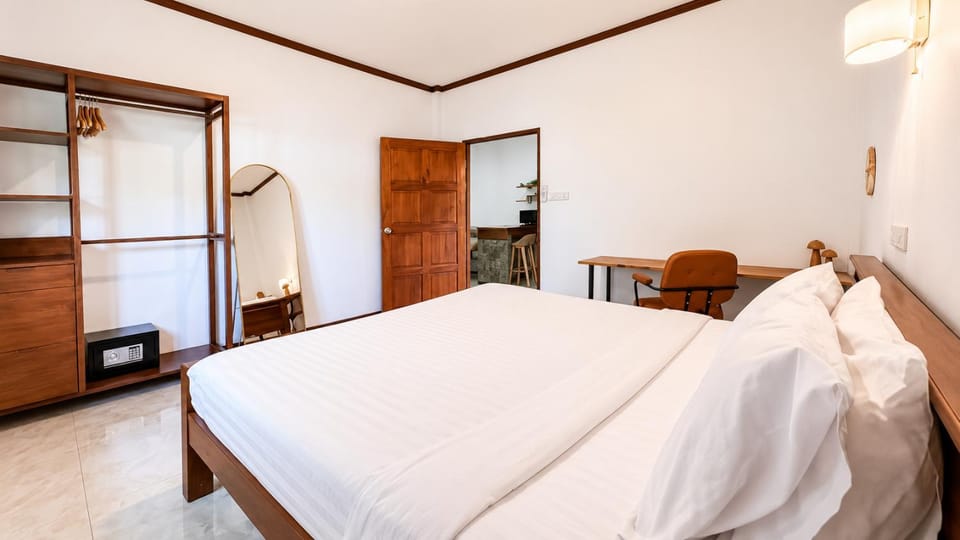 Bed, Photo of the whole room, Bedroom, wardrobe