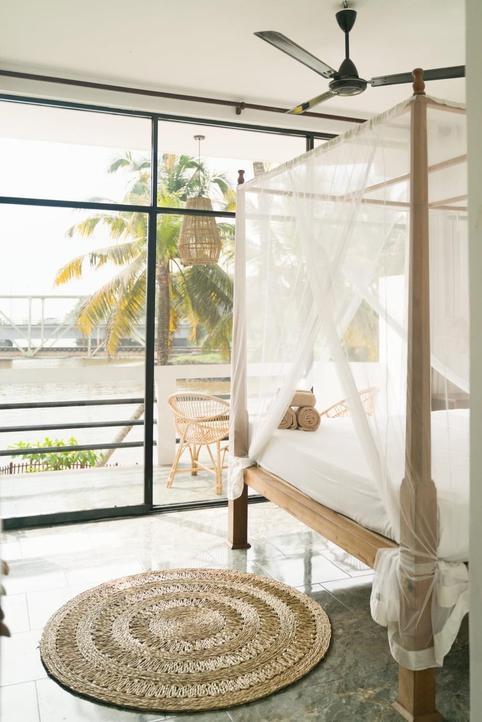 Bed, View (from property/room), Balcony/Terrace, Photo of the whole room, Bedroom, Lake view