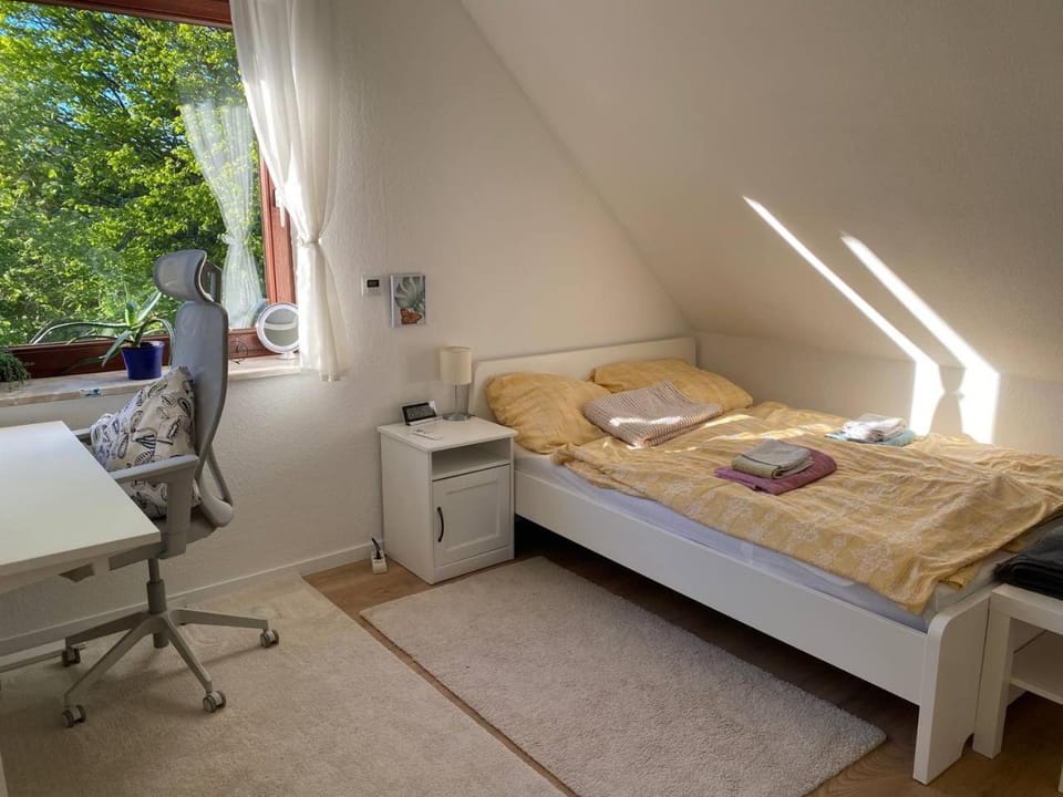 Bed, Photo of the whole room, Bedroom, towels