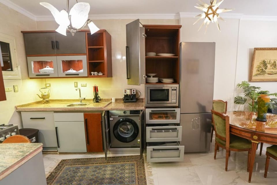 Vintage & Practical Flat-Walking distance- Nile Apartment in Cairo