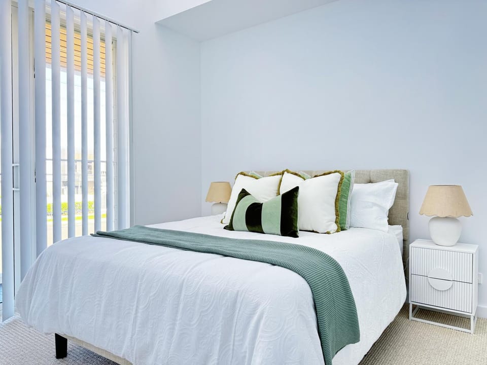 Bed, Bedroom, heating, towels, wardrobe, air conditioner