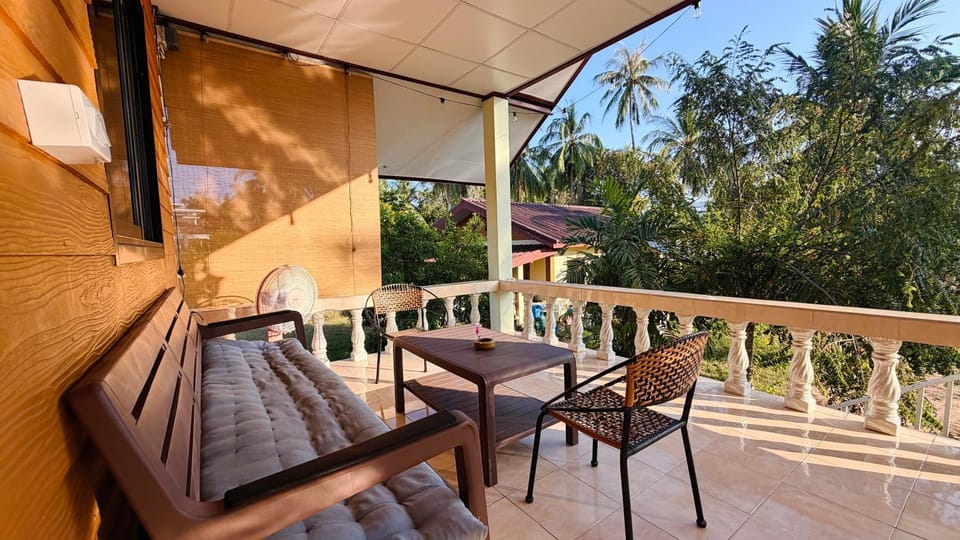 Day, Balcony/Terrace, Seating area, Dining area
