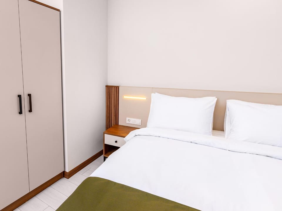 Bed, Photo of the whole room, Bedroom, wardrobe