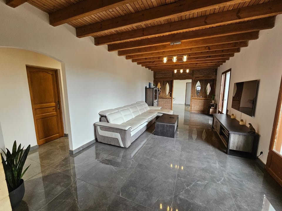 Maison en pierre, Piscine chauffée, Parc 1Ha Villa in Occitanie