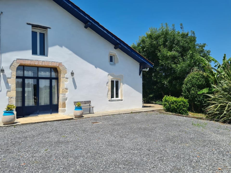 Maison avec piscine entre océan et campagne House in Nouvelle-Aquitaine