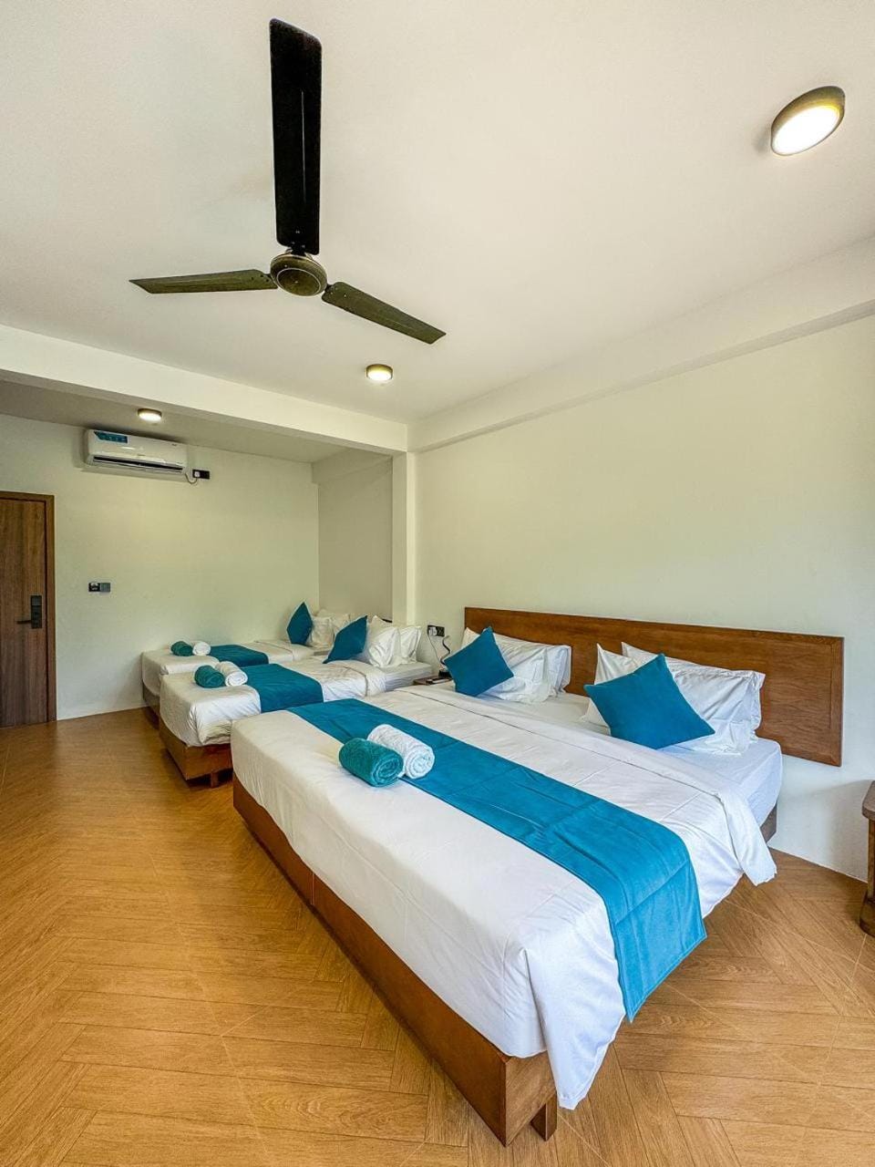 Bed, towels, air conditioner