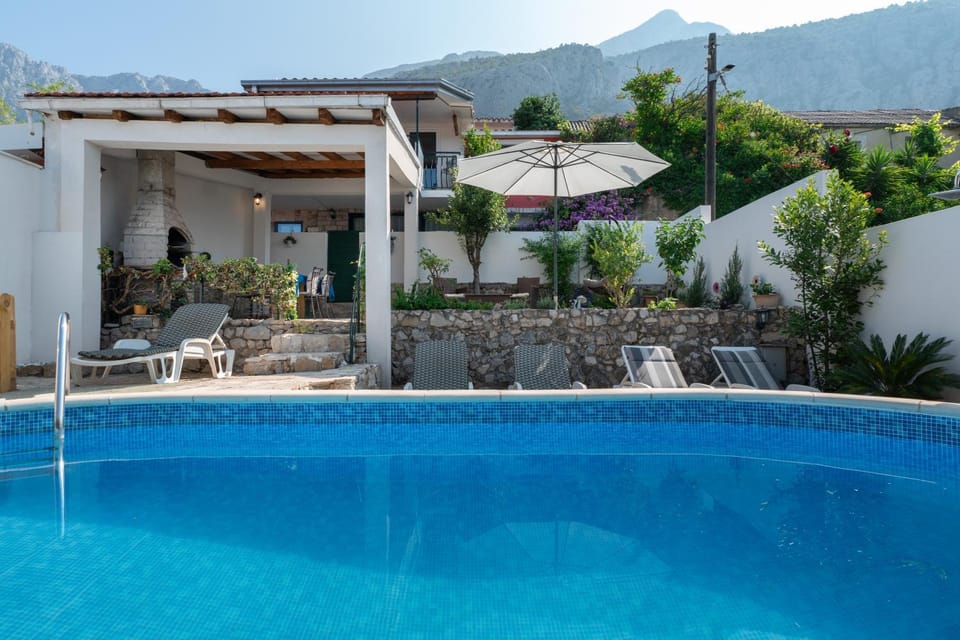 Property building, Mountain view, Swimming pool