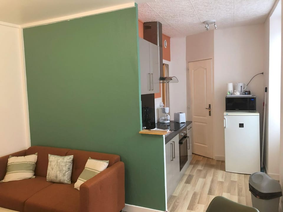 Kitchen or kitchenette, Living room