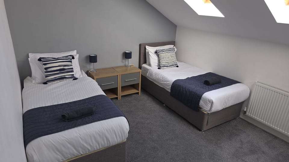 4 Bedroom Home Tameside Greater Manchester Sleeps 8 House in England