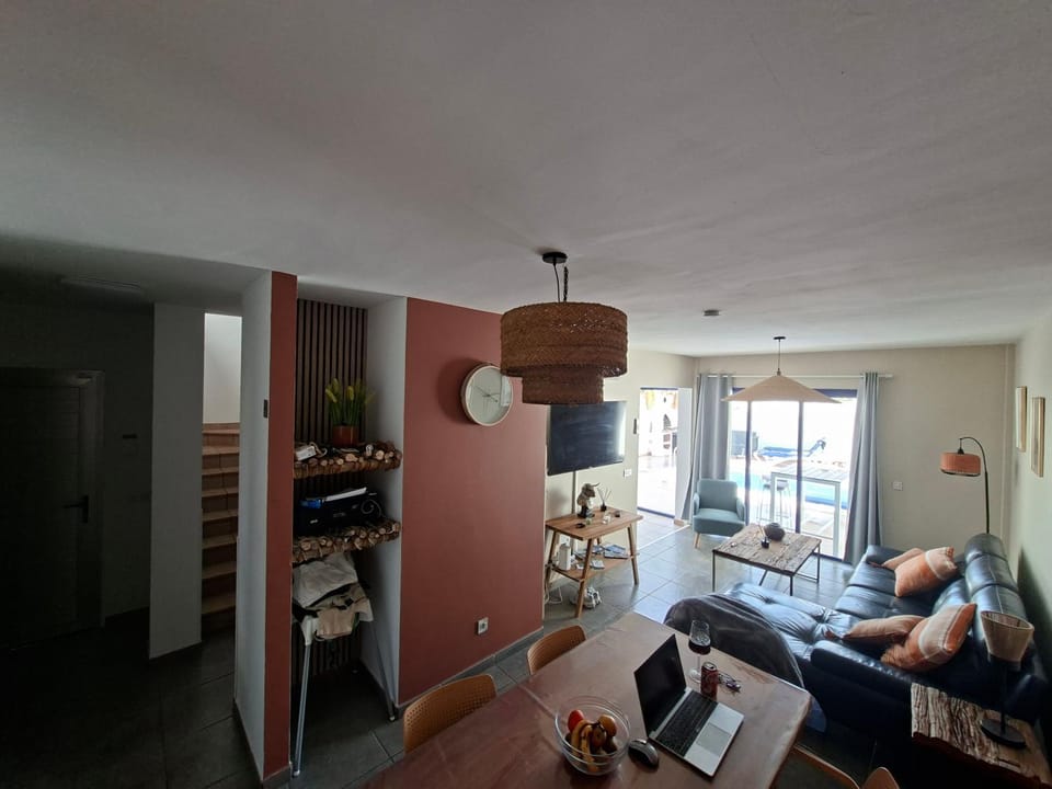 TV and multimedia, Living room, Seating area, Dining area