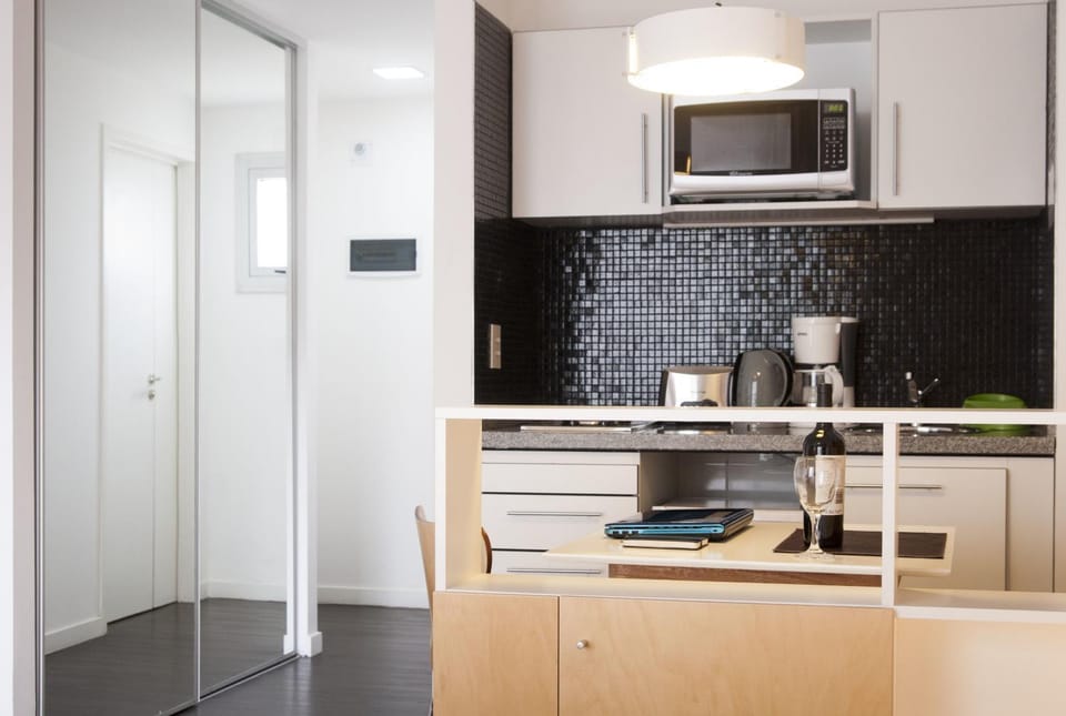 Coffee/tea facilities, Kitchen or kitchenette, Dining area