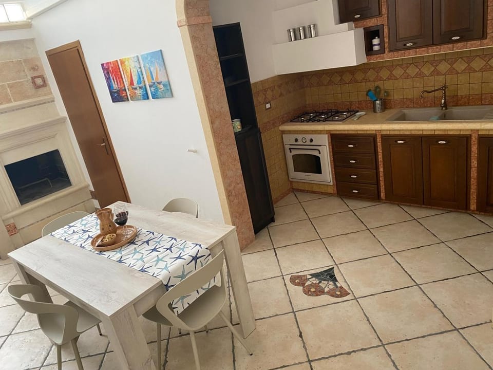 Dining area, fireplace, microwave, oven, stove, air conditioner
