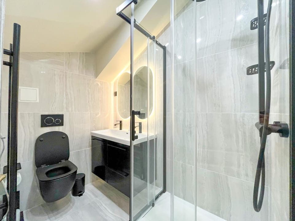 Urban Flat 199 - Parisian 5 Bedroom Central Flat Apartment in Paris