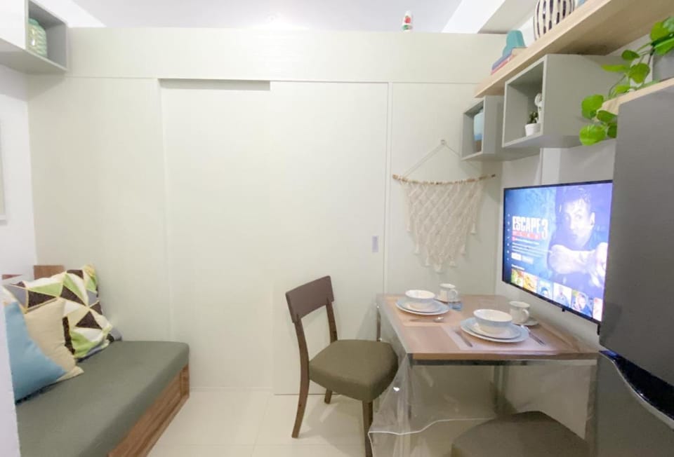 SMDC Cool Suites Unit 910 Tower B 9th flr Netflix PLDT Karaoke Apartment in Tagaytay