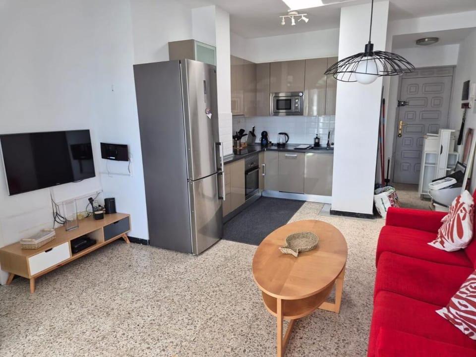 TV and multimedia, Kitchen or kitchenette, Living room, dishwasher, oven, stove