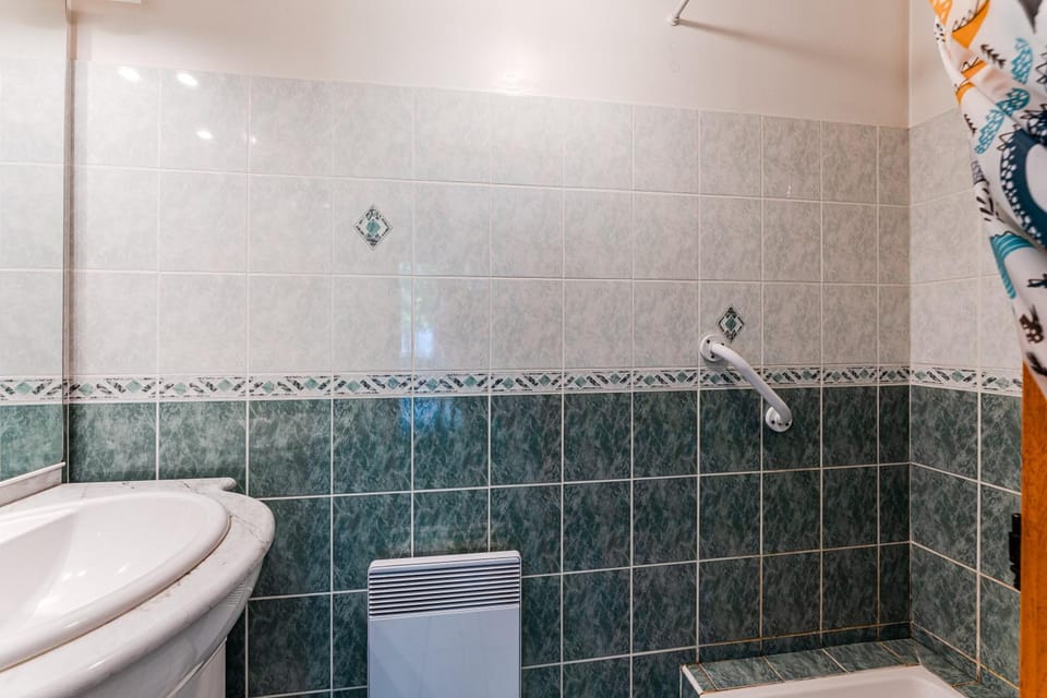 Bathroom, Living room