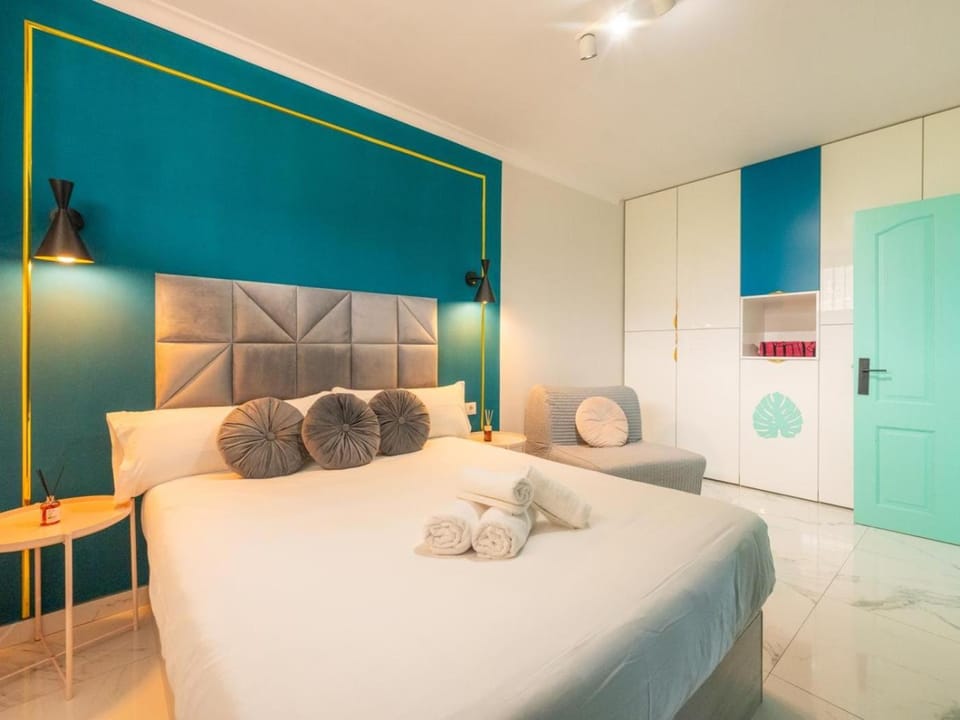 Bed, Photo of the whole room, Bedroom, towels, wardrobe