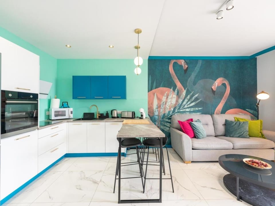 Kitchen or kitchenette, Seating area, Dining area, oven, stove