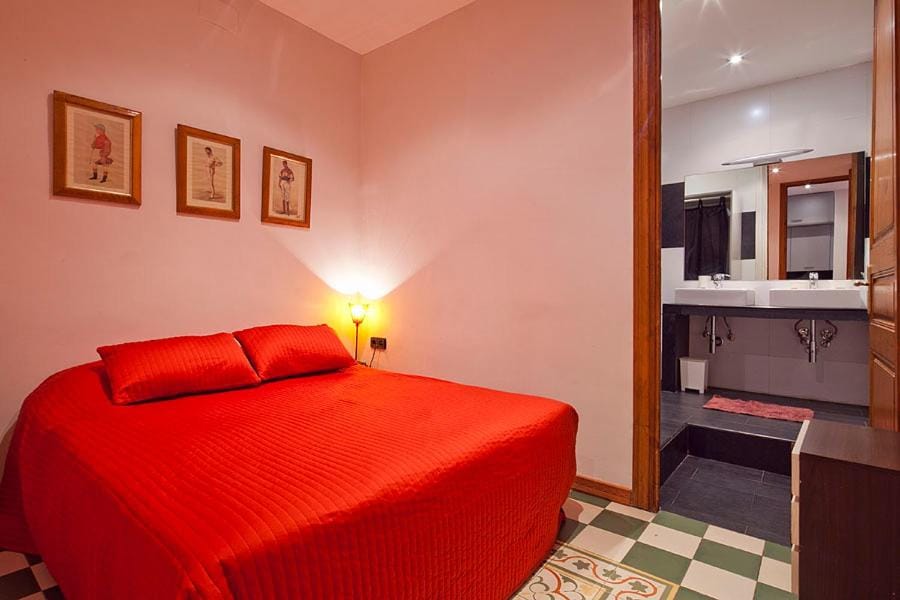 Catalunya Executive 3 bedrooms, 3 bathrooms AC wifi Apartment in Barcelona
