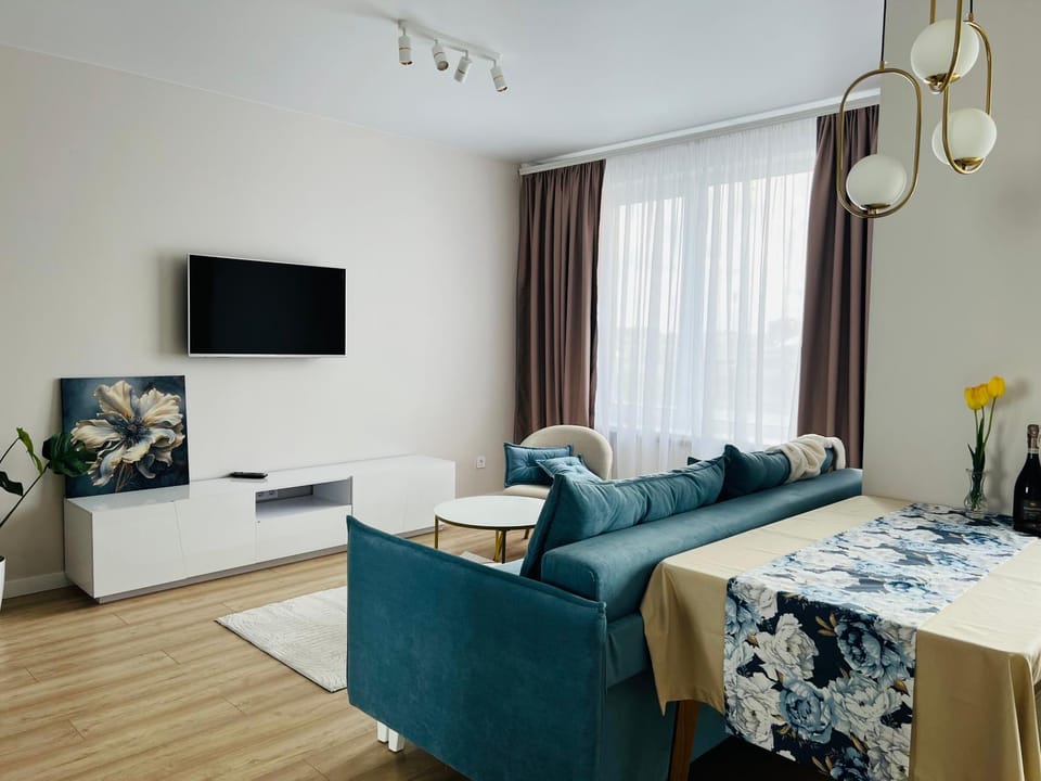 Communal lounge/ TV room, Bed, TV and multimedia, Living room, Photo of the whole room, Evening entertainment