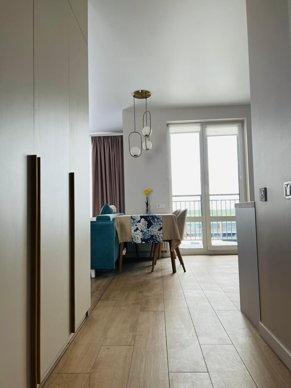 Bed, Living room, Photo of the whole room, Seating area, Dining area
