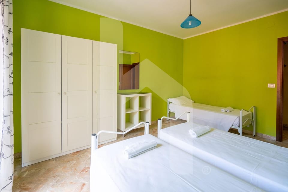 Bed, Photo of the whole room, Bedroom, wardrobe