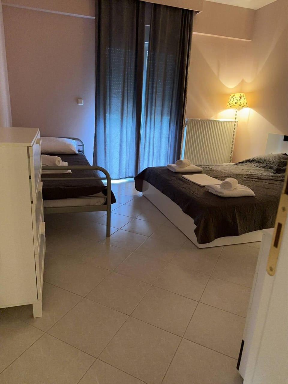 Bed, Bedroom, towels