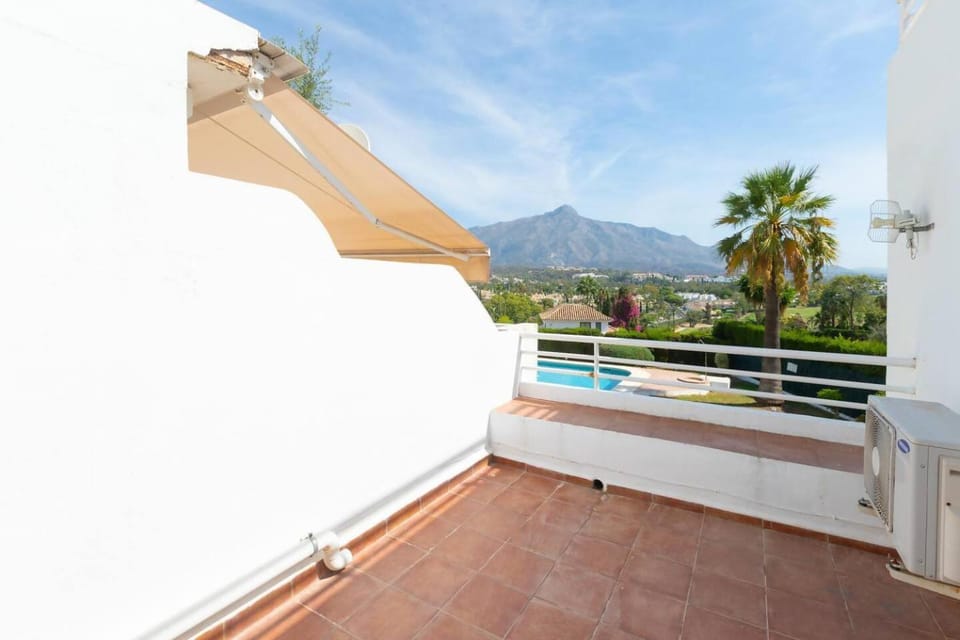 Las Brisas 11. Marbella House in Marbella