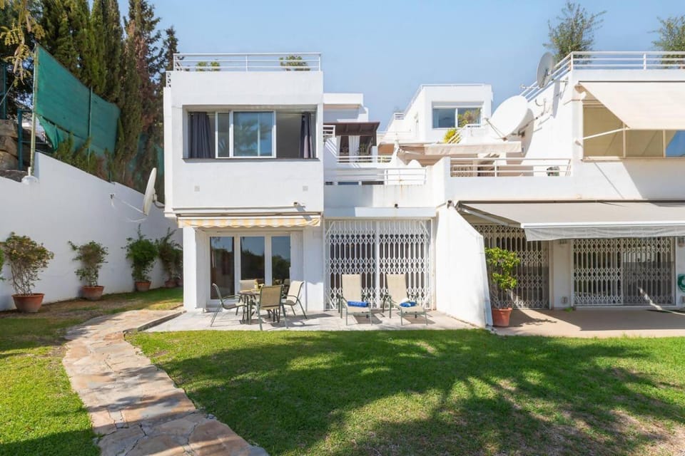 Las Brisas 11. Marbella House in Marbella