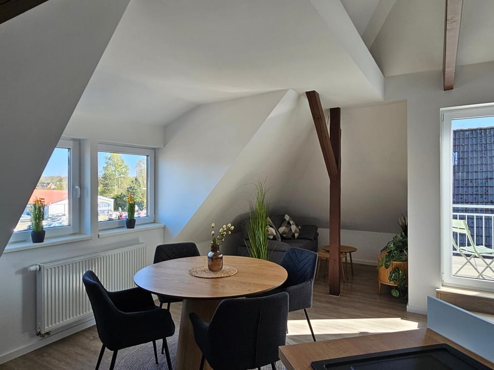 Seating area, Dining area
