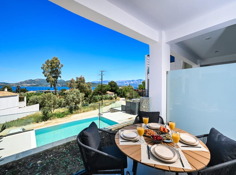 Balcony/Terrace, Balcony/Terrace, Swimming pool