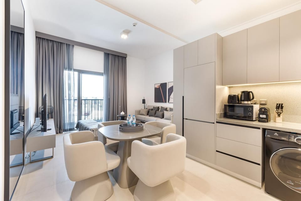 Kitchen or kitchenette, Dining area, oven, toaster