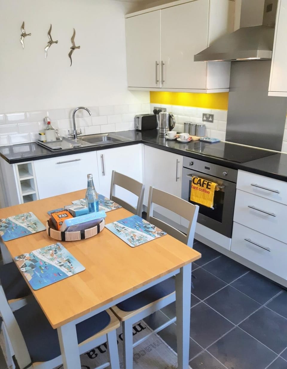 Kitchen or kitchenette, Dining area, dishwasher, oven, pet friendly, stove, toaster