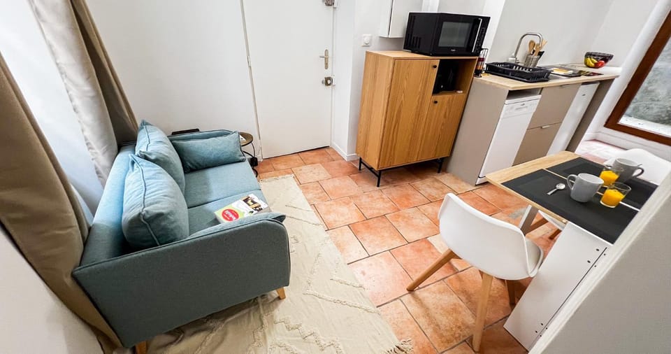 Kitchen or kitchenette, Living room, Dining area