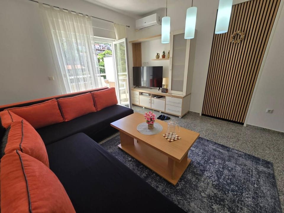 Communal lounge/ TV room, TV and multimedia, Living room, Seating area