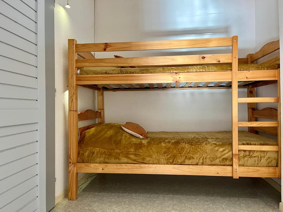 bunk bed