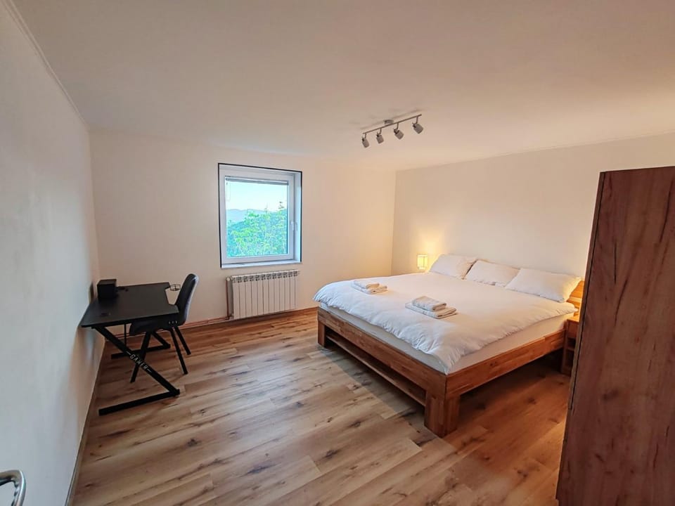 Bed, Photo of the whole room, Bedroom