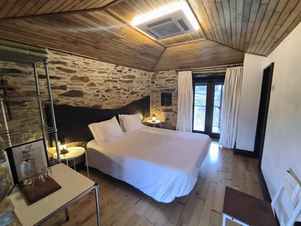 Casa do Porco - Farm Stay & Spa no Douro Bed and Breakfast in Porto District